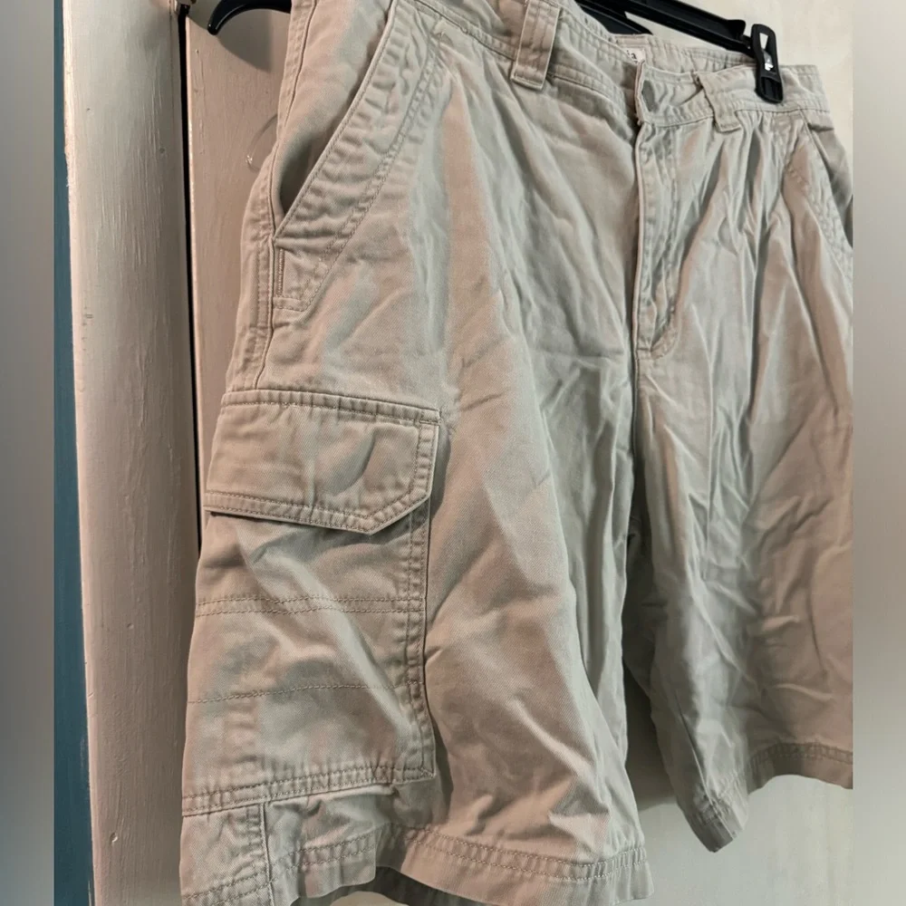 Columbia Size 34 Cargo Shorts - Picture 3 of 6